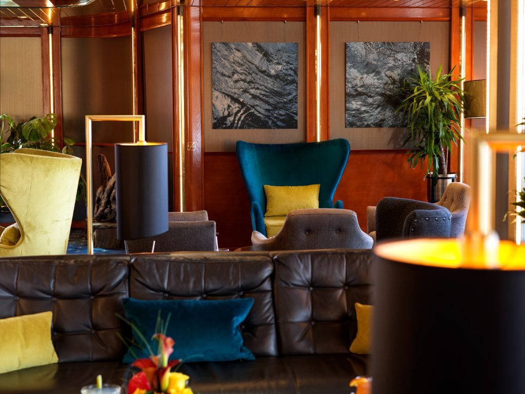 Sundown Bar in SUnborn Interior